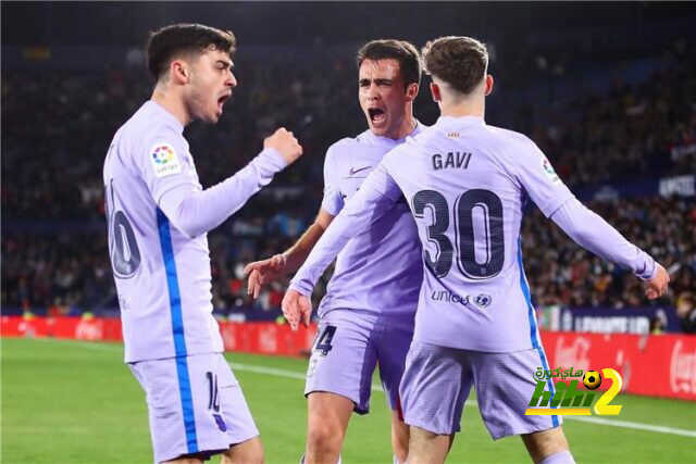 تعليق مثير من برشلونة بشأن تجديد عقد رباعي الفريق