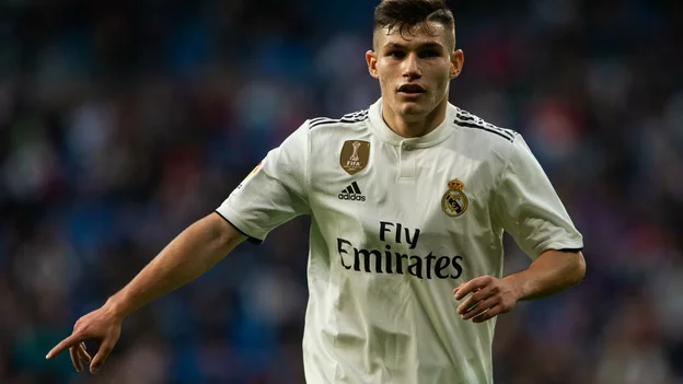 ريال مدريد يفكر في إستعادة نجمه الشاب لتعويض رحيل مارسيلو