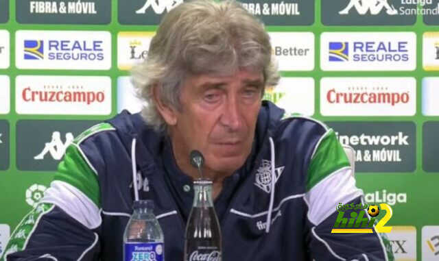 بيليغريني يرفض لوم لاعبيه بعد مباراة برشلونة