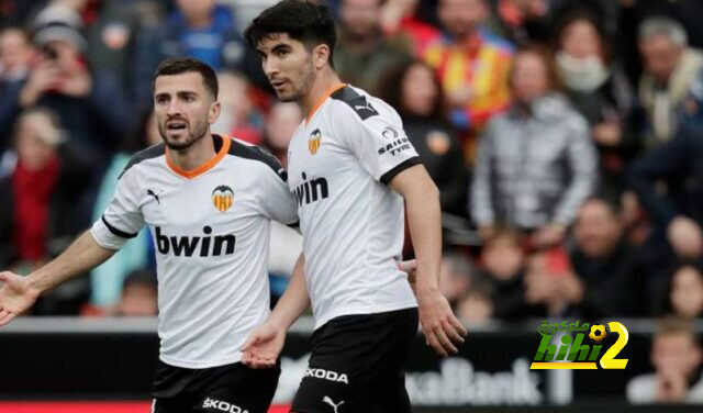 اللاعب الذي ضحى برشلونة بثنائي فالنسيا من أجله!
