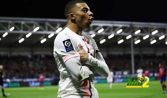 مبابي يجب أن يقرر .. كرة القدم أو السياسة!