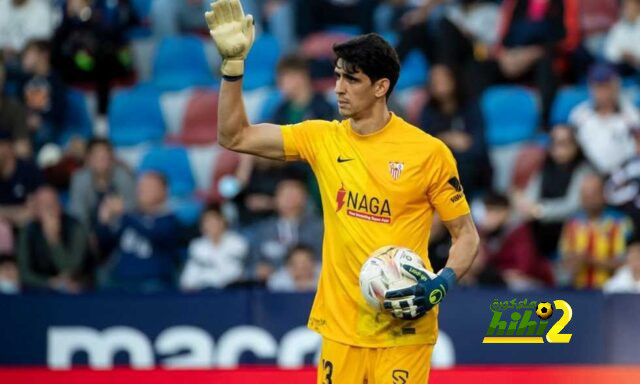 ياسين بونو أول لاعب في تاريخ اشبيلية والعرب يتحصل على جائزة زامورا الدوري الاسباني