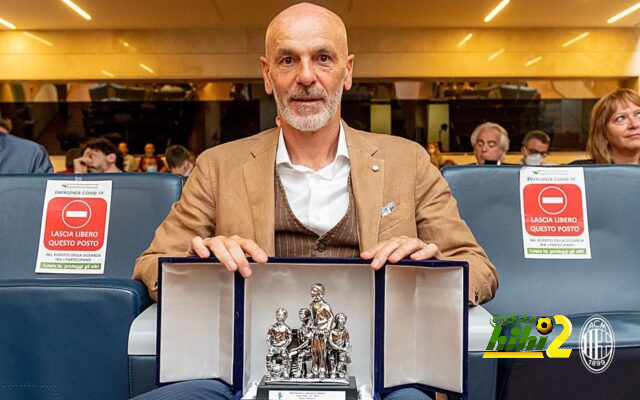 بعد التتويج بالدورى الإيطالي.. مدرب ميلان يحصد جائزة مميزة