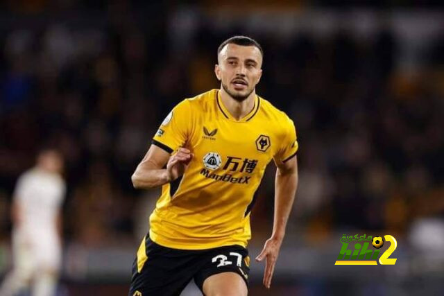 هدف برشلونة يعلن رحيله عن ولفرهامبتون