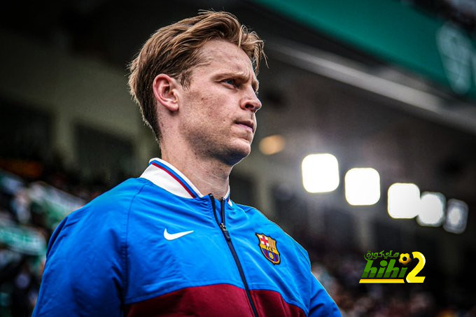 دي يونج يتمنى فسخ عقد بوسكيتس مع برشلونة !