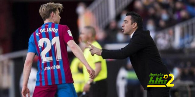 دي يونج ينتظر رحيل بوسكيتس عن برشلونة