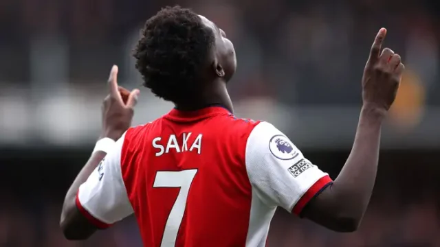السيتي يكثف مساعيه نحو جوهرة الجانرز ساكا!