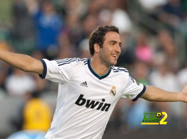 هل حاول بيريز طرد هيغواين من ريال مدريد ..؟!