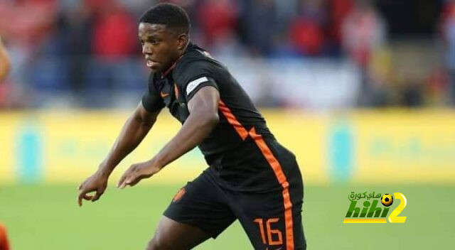 نادي فرنسي ينافس مانشستر يونايتد على ضم لاعب فينورد