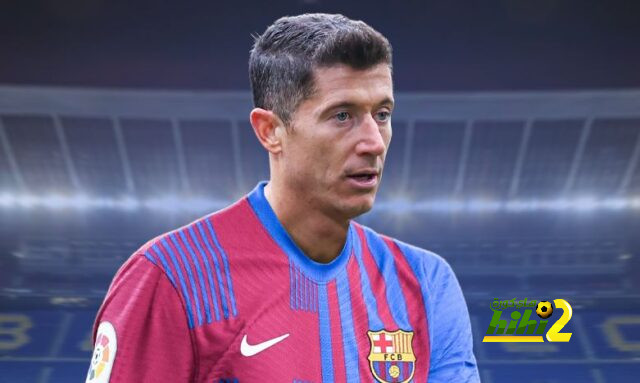 فيديو: لحظة وصول ليفاندوفسكي إلى مقر إقامة برشلونة