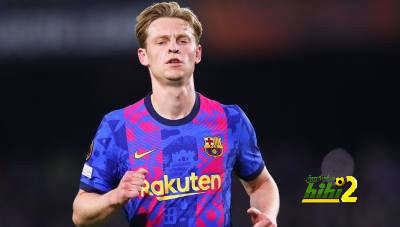 فرينكي دي يونج يُصعب بقائه في برشلونة