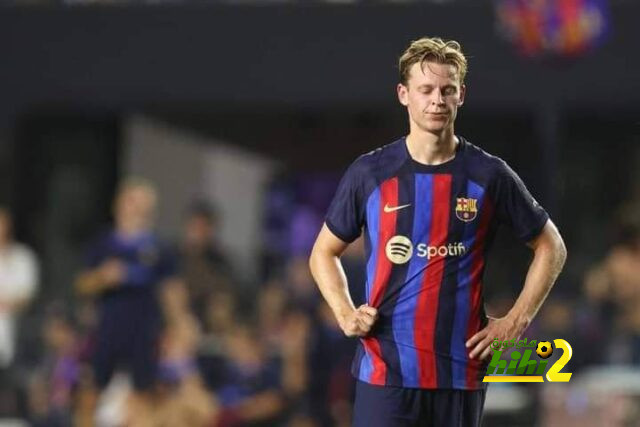 دي يونج يرفض جميع طلبات إدارة برشلونة