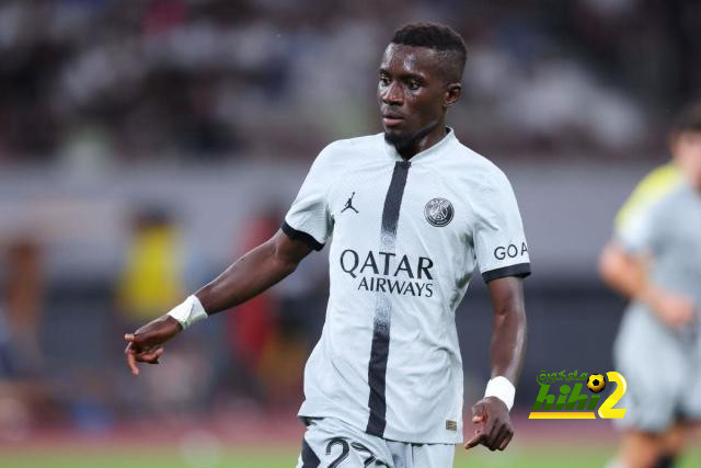 نجم باريس في الطريق لإيفرتون