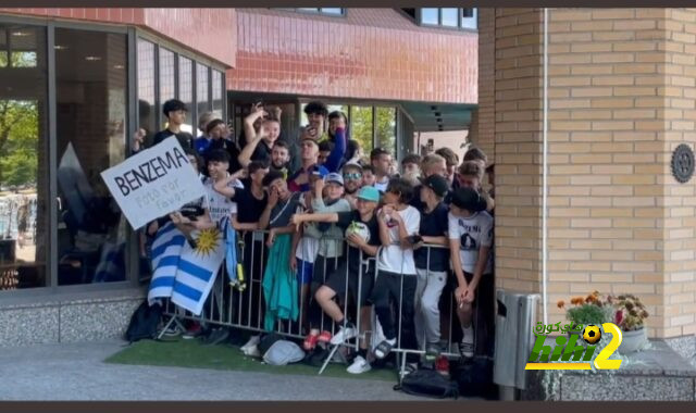 جمهور برشلونة يتعرض لبعثة ريال مدريد ويهتف ” ميسي ميسي “
