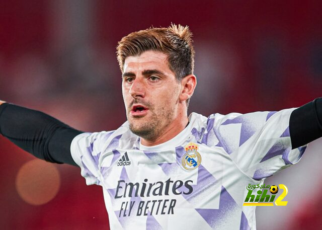 صورة : ريال مدريد يحفز كورتوا قبل دقائق من انطلاقة المباراة ضد ألميريا !