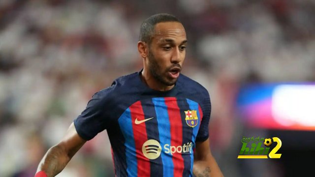 المقارنة بين أوباميانغ وليفاندوفسكي .. بعين جماهير برشلونة
