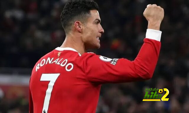 أسطورة مانشستر يونايتد يهاجم رونالدو ويطالبه بالرحيل