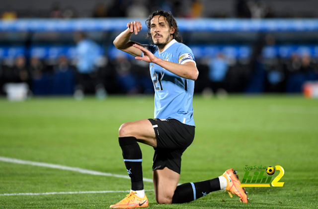 عائق وحيد يؤخر عملية تعاقد فالنسيا أو فياريال مع كافاني
