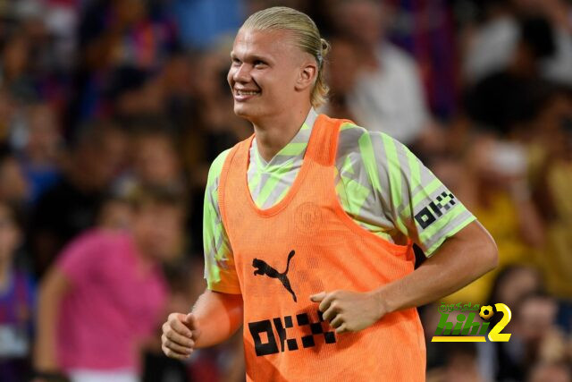 جمهور برشلونة يهتف بإسم هالاند واللاعب يرد