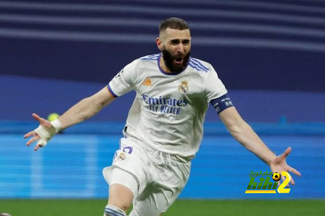 سبب غلق بنزيمة لحسابات التواصل الاجتماعي