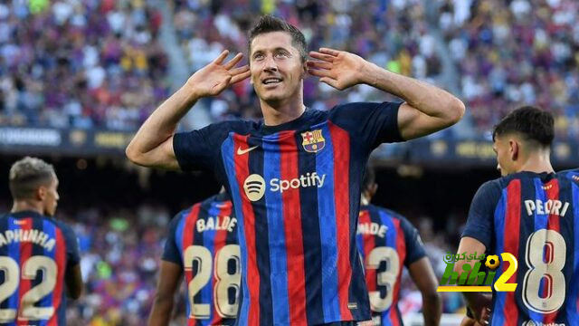 ليفاندوفيسكي أول من يفعلها منذ ستة مواسم بين لاعبي برشلونة
