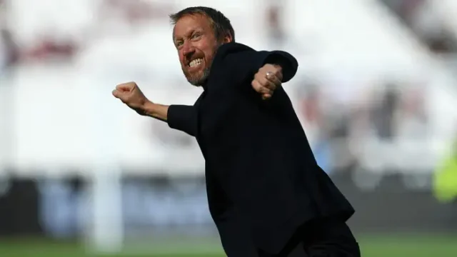 بوتر يطلب التعاقد مع 3 لاعبين جدد أحدهما مفاجأة..!