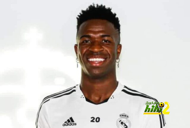 فينيسيوس يتسلم جائزة لاعب الشهر في ريال مدريد