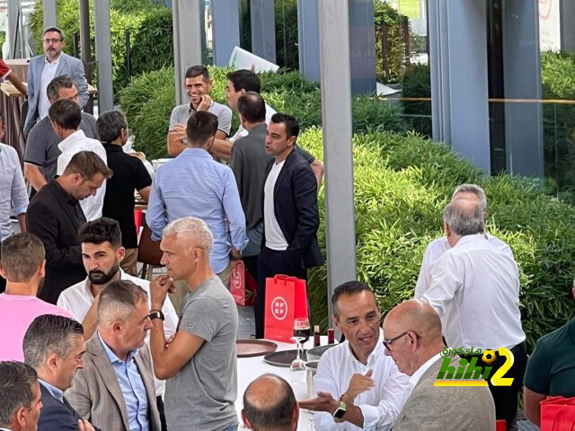 لقاء مطول بين تشافي و فالفيردي في إجتماع مدربي الليجا
