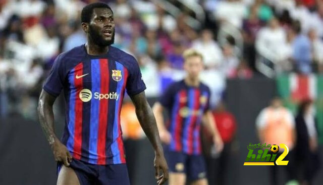 هل يعود كيسيه إلى ميلان ويترك برشلونة ؟