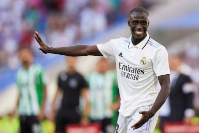 ريال مدريد يجمد مفاوضات تجديد عقد ميندي