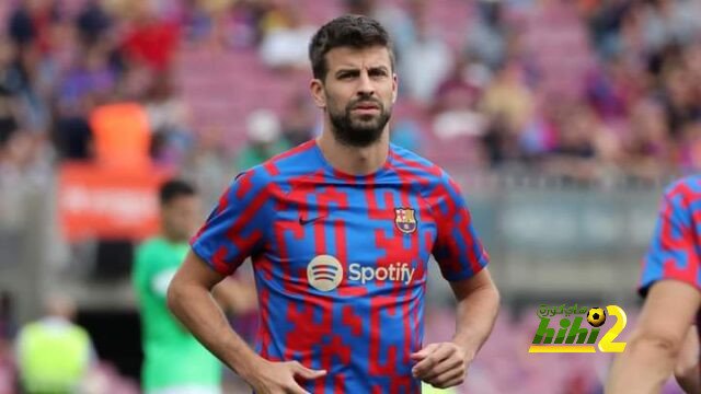 بيكيه يتخطى رقم كارليس بويول مع برشلونة