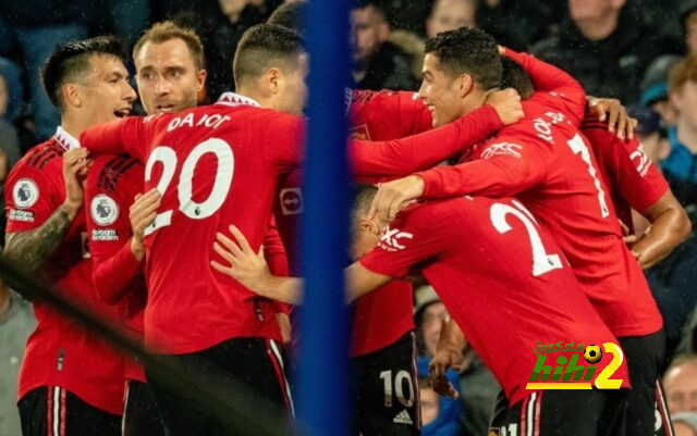 مانشستر يونايتد ، أول من يفعلها