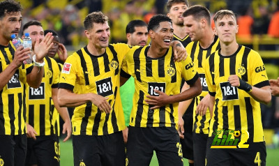 التاريخ ينصف بروسيا دورتموند على إشبيلية