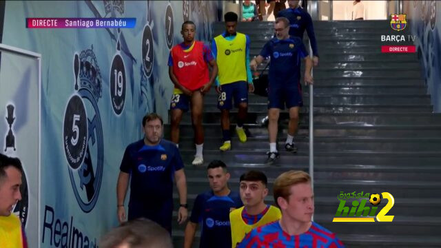 شاهد ماذا فعل جمهور ريال مدريد عند دخول لاعبي برشلونة أرض الملعب ..!