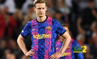 دي يونغ يتهم برشلونة بخلق الأكاذيب ..!