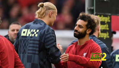 جاري نيفيل يكيل المديح لمحمد صلاح