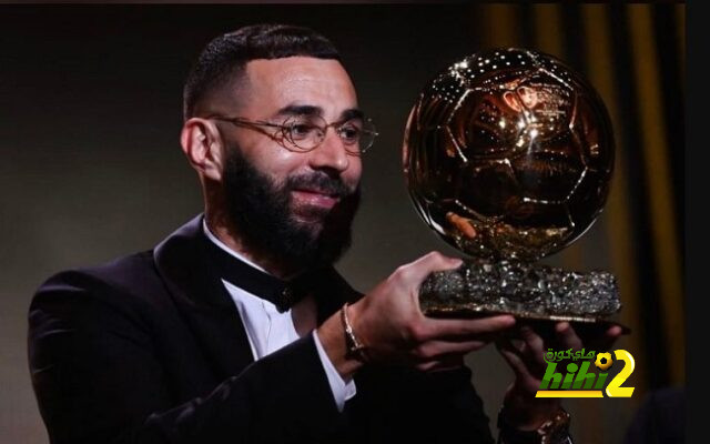 صور: جمهور ميسي يتهكم وجمهور كريم يرد بشكل عنيف