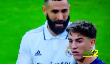 فيديو : شاهد اللحظة التي صفع فيها كريم بنزيما لاعب برشلونة جافي