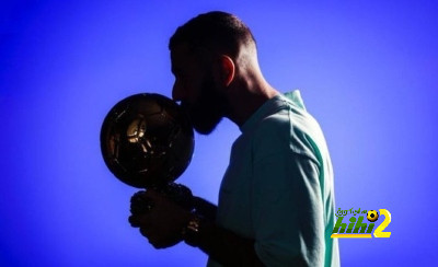 كريم بنزيما يتغزل في الكرة الذهبية