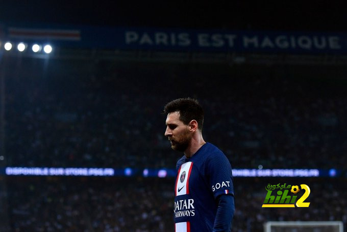 هل يغامر ميسي بالعودة الى برشلونة و هو يرى رونالدو يهان في مانشستر يونايتد ؟