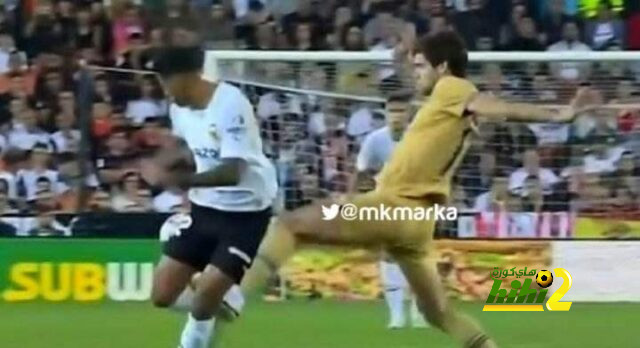 هل استحق الونسو الطرد في تدخله على مهاجم فالنسيا..؟!