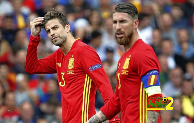 جمهور برشلونة غاضب من إستدعاء بيكيه وروبيرتو لقائمة منتخب أسبانيا في كأس العالم !