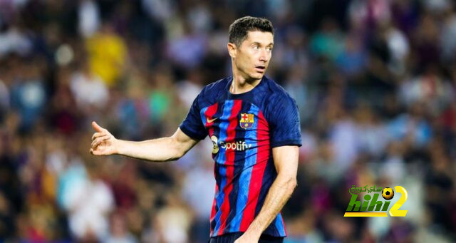 ليفاندوفسكي يضيع ركلة جزاء لنادي برشلونة ضد ألميريا !