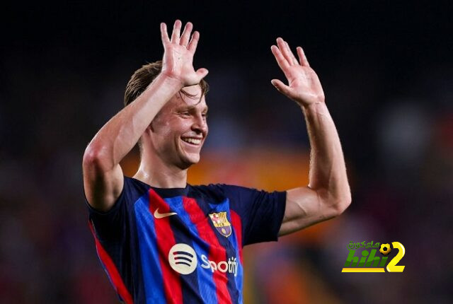 لماذا أصبحت جماهير برشلونة تعشق دي يونغ يومًا بعد آخر؟