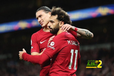جاري نيفيل ينصح نونيز بالسير على خطى محمد صلاح