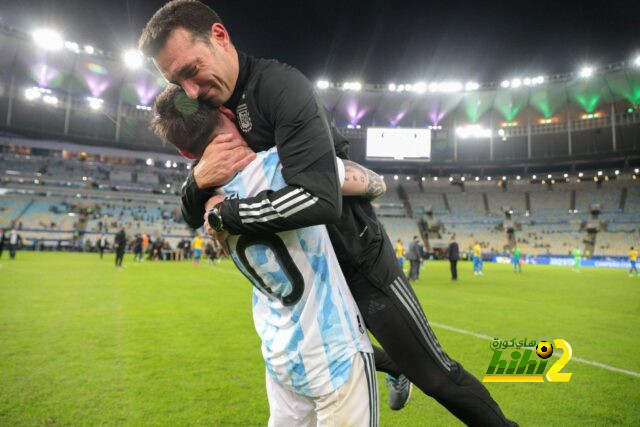 سكالوني يطالب ميسي بعدم الاعتزال الدولي