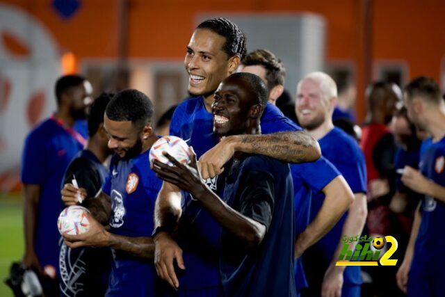 فان دايك يعلق على التدريب مع المهاجرين المساهمين في بناء ملاعب المونديال