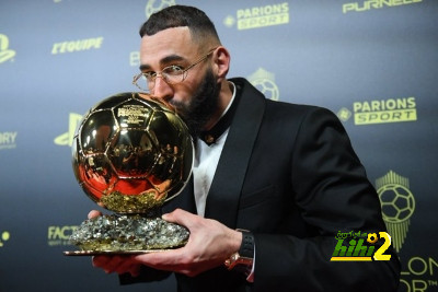 بنزيما يكسر القاعدة ويصبح أول لاعب يفوز بالكرة الذهبية ويغيب عن المونديال !
