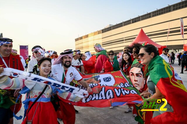 بلافتات رونالدو.. جمهور البرتغال يصل قطر لمنافسات كأس العالم