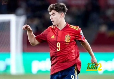 داني ألفيس يشيد بأداء بيدري وجافي